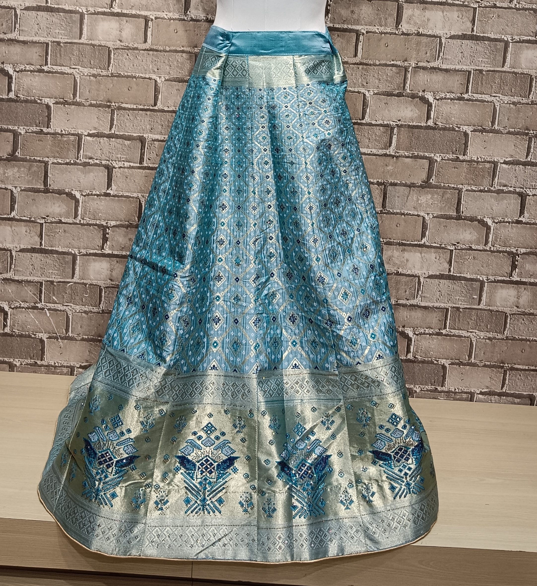 Traditional Indian Lehenga Choli Set B.1661 Traditional Indian Lehenga Choli Set B.1661