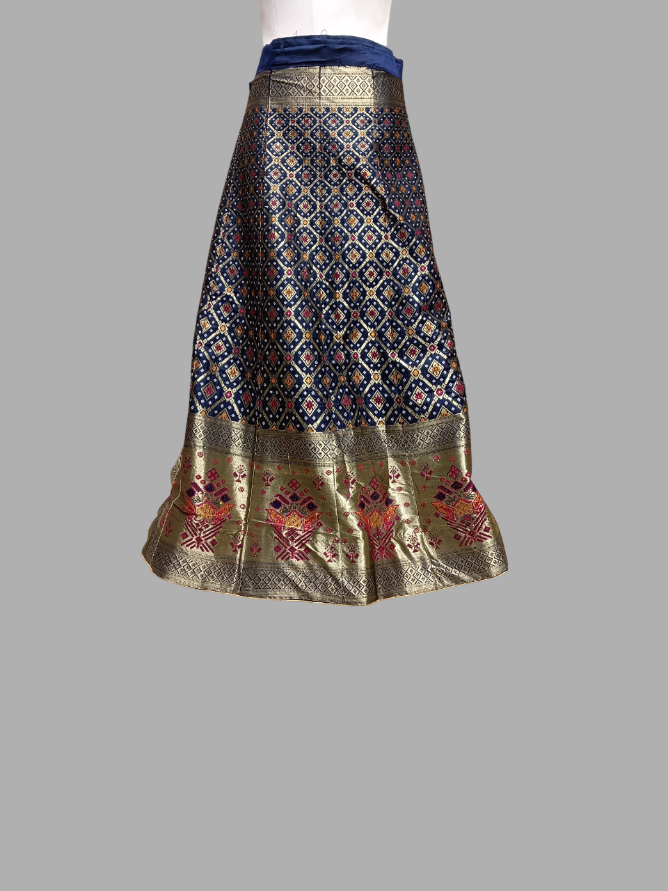 Navy Blue & Pink Banarasi Silk Lehenga Choli Set MF Navy Blue & Pink Banarasi Silk Lehenga Choli Set MF