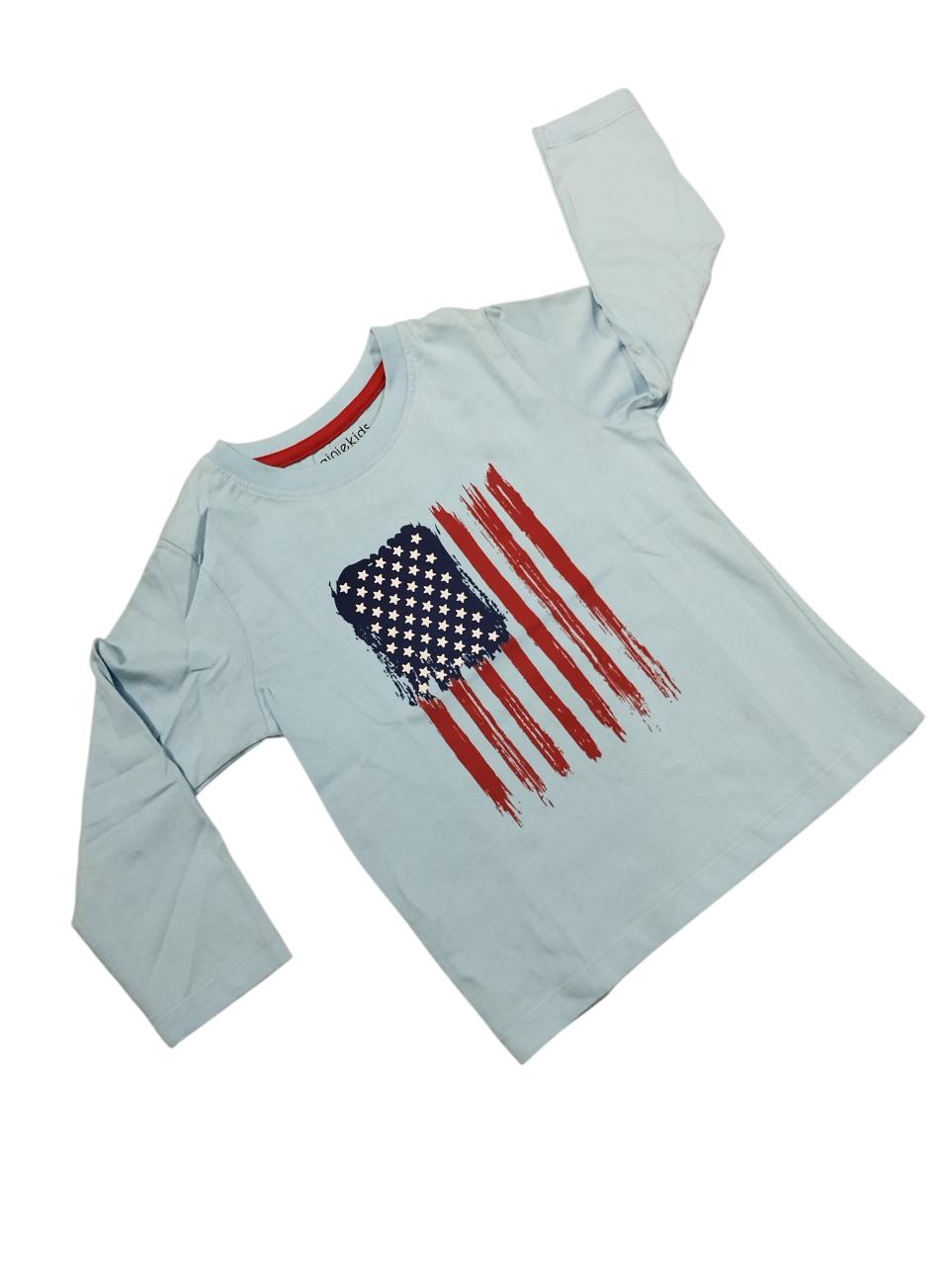 neckline contains the "Ginie Kids t-shirt D.GINI T-SHIRE B.6680 neckline contains the "Ginie Kids t-shirt D.GINI T-SHIRE B.6680