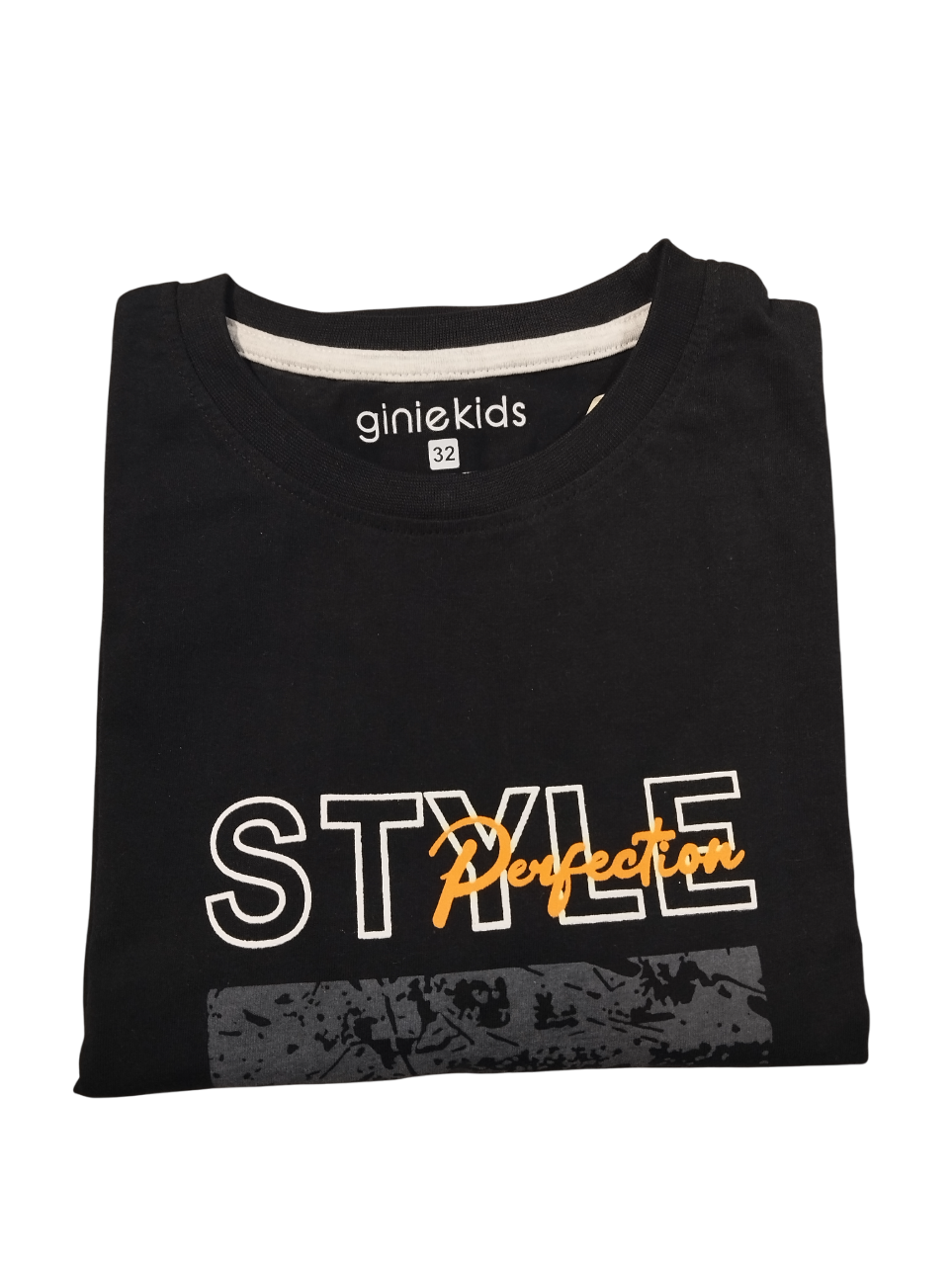 neckline contains the "Ginie Kids t-shirt D.GINI T-SHIRE B.6680 neckline contains the "Ginie Kids t-shirt D.GINI T-SHIRE B.6680